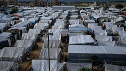 Das Feldspital wird im Süden des Palästinensergebiets aufgestellt. Im Bild: Ein Zeltlager der UN in Khan Younis. (Bild: AP Photo/Fatima Shbair)