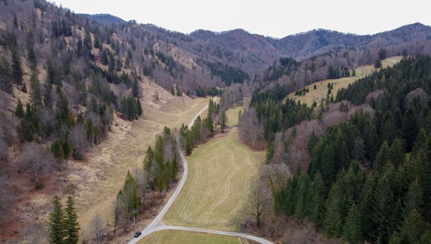 Auf dieser Fläche in der Gemeinde Molln steht nun ein Brunnen, der Wasser für die Bohrung bereitstellt. (Bild: Dostal Harald)