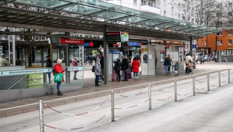 Tatort Bahnhofsvorplatz: Beide Überfälle passierten tagsüber. (Bild: Tröster Andreas)