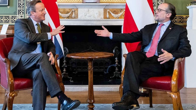 Schallenberg (re.) und Cameron loteten die „Post-Brexit-Beziehungen“ aus. (Bild: APA/AUSSENMINISTERIUM/MICHAEL GRUBER)