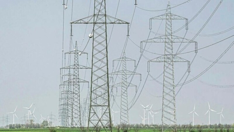 Die 42 Kilometer lange neue Mittelburgen- land-Leitung soll parallel zur 380kV- Leitung verlaufen. (Bild: Richard Neubauer)