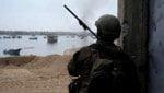 Ein israelischer Soldat im Hafen von Gaza-Stadt (Bild: APA/AFP/Israeli Army)