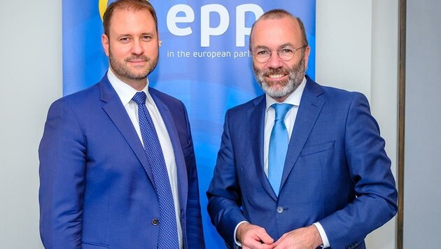 EVP-Vorsitzender Manfred Weber und der burgenländische ÖVP-Obmann Christian Sagartz, (Bild: EPP Group/Lahousse)