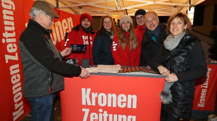 „Krone“-Geschäftsführer Gerhard Valeskini (2. v. re.), Marketing-Chefin Gertrude Gigler (re.) ...