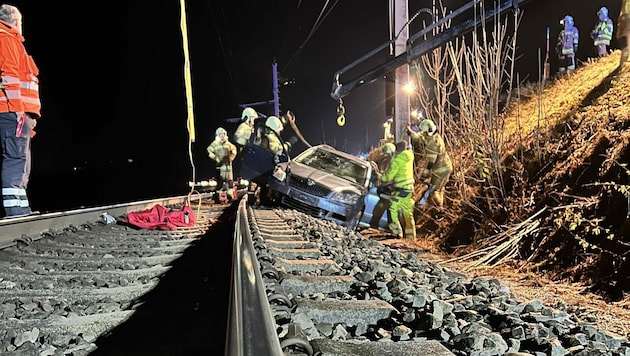 Die 19-Jährige wurde nach dem Unfall ins Krankenhaus gebracht. Die Strecke war für zwei Stunden gesperrt. (Bild: FF Radstadt)