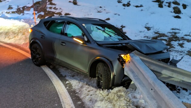 Der Ausritt endete nach wenigen Hundert Metern in einer Leitplanke. (Bild: zoom.tirol)