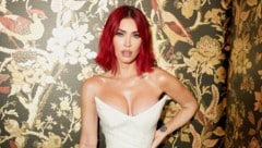 Megan Fox überrascht ihre Fans im trendigen weißen Mini-Kleid.  (Bild: APA/Getty Images via AFP/GETTY IMAGES/Presley Ann)