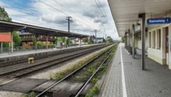 Am Bahnhof Götzis ereignete sich der schwere Unfall. (Bild: Michael Fritscher)