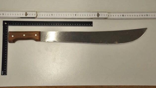 A North African man was killed with such a machete at the end of April 2020. (Bild: LPD)