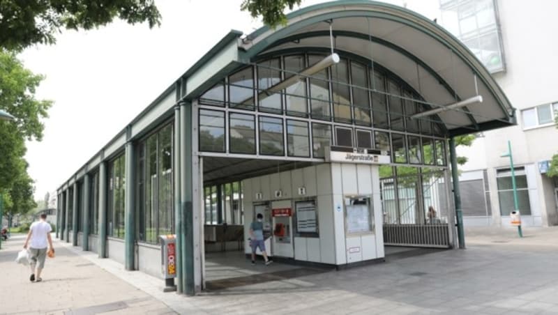 Tatort U6-Station: Hier kam es zu der grauenhaften Bluttat im Drogenmilieu. (Bild: Jöchl Martin)