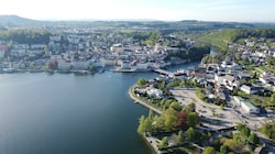 Die Errichtung einer Bootsgarage im Seeviertel in Gmunden sorgt für hohe Wogen. (Bild: NEOS Gmunden)