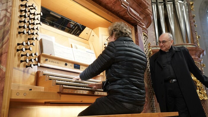 Für Bischof Wilhelm Krautwaschl gab es von Domorganist Christian Iwan eine Hörprobe an der neuen ...