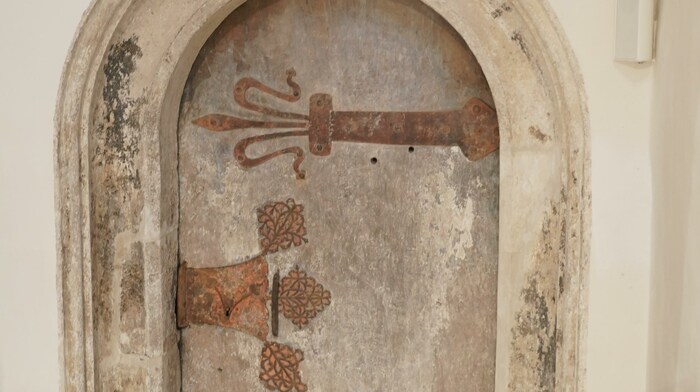 Das spätgotische Portal, das zugemauert war.