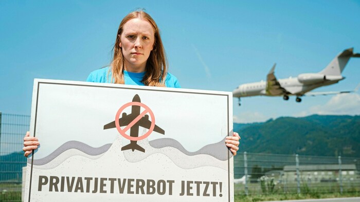 Die Umweltorganisation Greenpeace fordert ein Flugverbot für Privatjets.