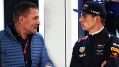 Jos Verstappen hat mit einem Mythos rund um ihn und Sohn Max (rechts) aufgeräumt. (Bild: GEPA)