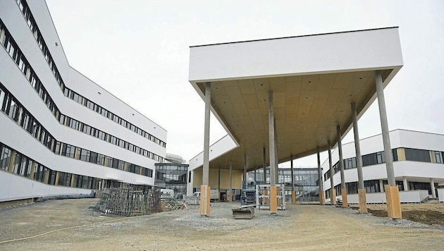 In der neuen Klinik Oberwart, die im Frühjahr 2024 in Betrieb geht, wird es eine eigene Abteilung für Onkologie geben. (Bild: Landesholding Burgenland)