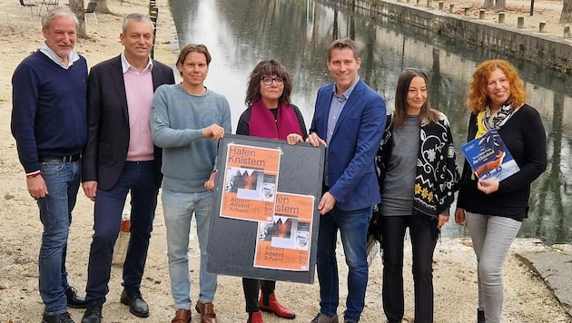 Hafenstadt-Besitzer Michi Pontasch zieht im Lendhafen ein Adventfestival auf. Auch Stadtvize Philipp Liesnig ist begeistert. (Bild: Büro Liesnig)