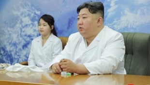 Kettenrauchender Kim und seine potenzielle Nachfolgerin Ju-ae
