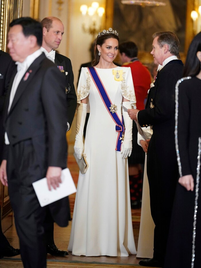 Prinzessin Kate trug eine weiße Robe von Jenny Packham.