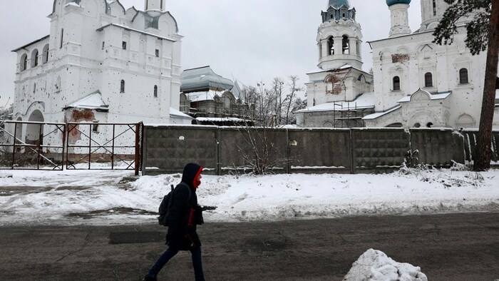 Sonntagabend fiel der erste Schnee im Osten der Ukraine, darunter in der Region Donezk.