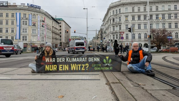 „Kleben und kleben lassen“ - so lautet das Motto der Polizei. (Bild: Letzte Generation AT)