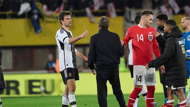 Thomas Müller (li.) musste mit dem DFB-Team eine herbe Niederlage gegen Österreich einstecken. Über seine Zukunft wird derzeit viel spekuliert. (Bild: Sepp Pail)