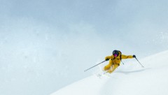 Immer mehr Wintersportler ziehen im Pulverschnee beim Freeriden ihre eigene Spur. (Bild: Arc’teryx)