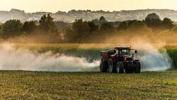 Um den Einsatz von Pestiziden in der Landwirtschaft wird heftig diskutiert. (Bild: stock.adobe.com - Geider Thomas)