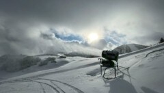 Am Krippenstein laufen die Schneekanonen auf Hochtouren. (Bild: Seilbahnholding)