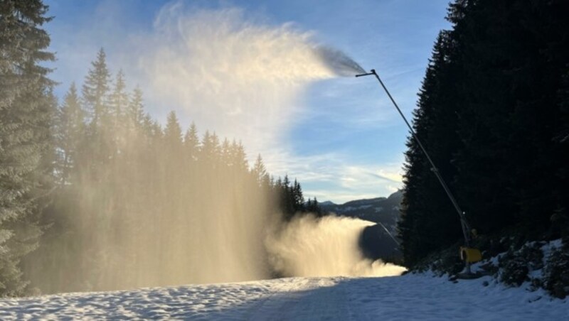 Auch am Dachstein wird schon fleißig beschneit. (Bild: Seilbahnholding)