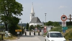 Mit 1. Dezember soll die Poller-Anlage in Schattendorf in Betrieb gehen. Die Grenze mit dem Auto überqueren darf dann nur, wer über eine Ausnahmegenehmigung verfügt. (Bild: Huber Patrick)