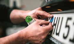 Die Polizei hat den Chef der deutschen Autobahngesellschaft mit abgelaufener TÜV-Plakette ...