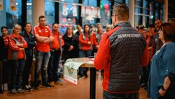 25 Minuten dauerte die Betriebsversammlung am Mittwoch bei Interspar in Wels. (Bild: Markus Wenzel)