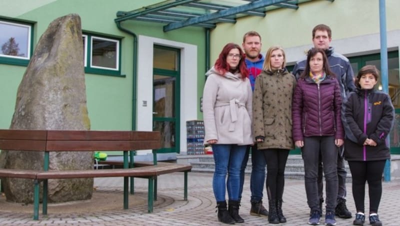 Die Eltern der vier Kinder üben massive Kritik und wollen ihre Kinder am besten in die Schule der Nachbargemeinde gehen lassen. (Bild: Klaus Schindler)