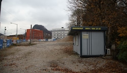 Das Baulos auf dem Areal der ehemaligen Tankstelle an der Kreuzung in der Sterneckstraße. (Bild: Tröster Andreas)