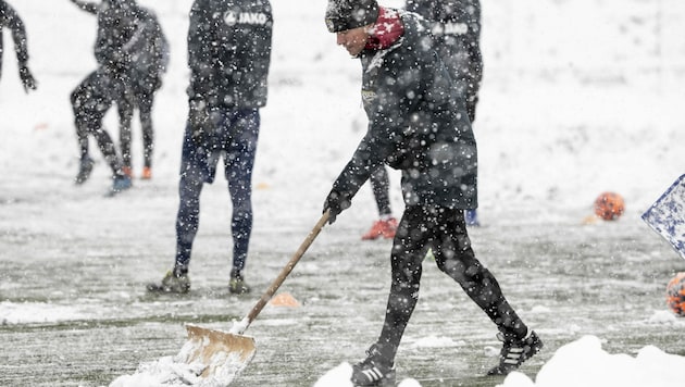 In Altach bleibt man trotz drohender Schneemassen noch gelassen. (Bild: Maurice Shourot)