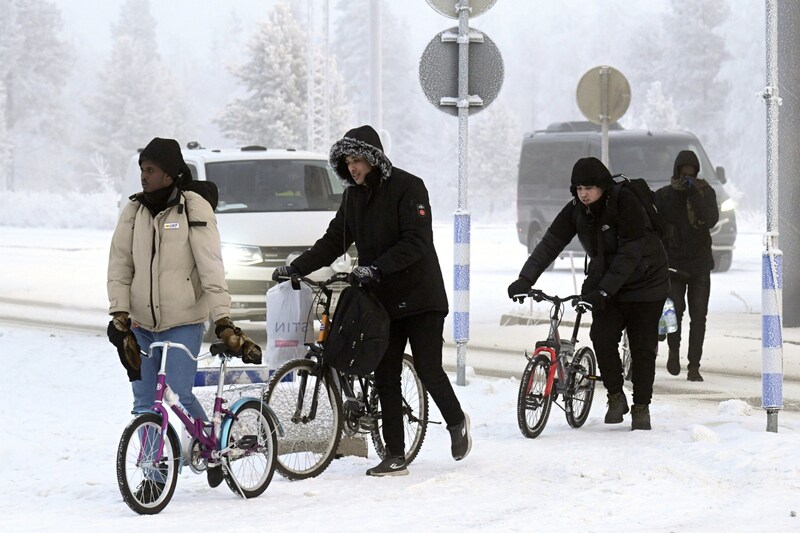 Russland soll die Migranten auf Fahrrädern Richtung Grenze schicken. (Bild: Lehtikuva)