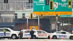 Die Rainbow Bridge war nach der Explosion gesperrt. (Bild: AP)