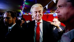 Der Rechtspopulist Geert Wilders liegt ersten Hochrechnungen zufolge bei der Parlamentswahl in den Niederlanden vorne. (Bild: AFP)