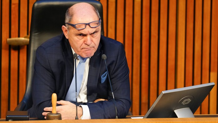 Der Präsident selbst erklärte bereits, dass er „ausgeliefert“ werden will.