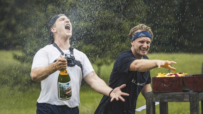 Große Freude bei den Siegern: Satans Bratan und Mio gewinnen in der zweiten Staffel „Forsthaus ...