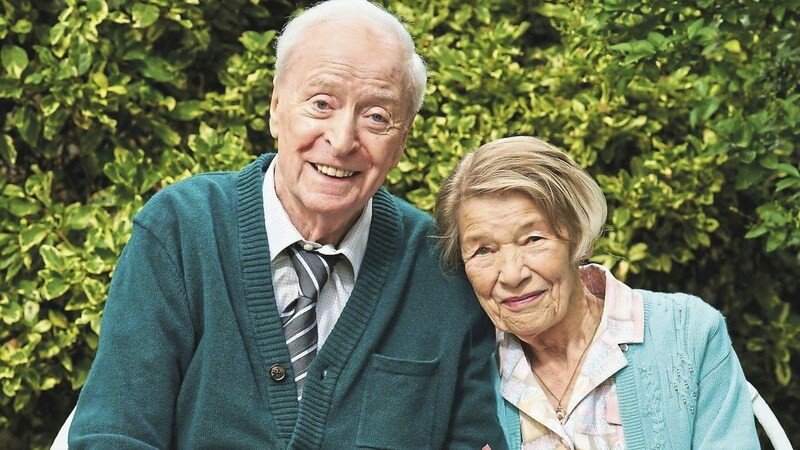 Sehr innig verbundene Schauspielerkollegen: Michael Caine & Glenda Jackson (†). (Bild: Constantinfilm)