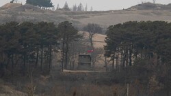 Ein nordkoreanischer Wachposten nahe der entmilitarisierten Zone an der Grenze zu Südkorea (Archivbild) (Bild: APA/AFP/POOL/JEON HEON-KYUN)