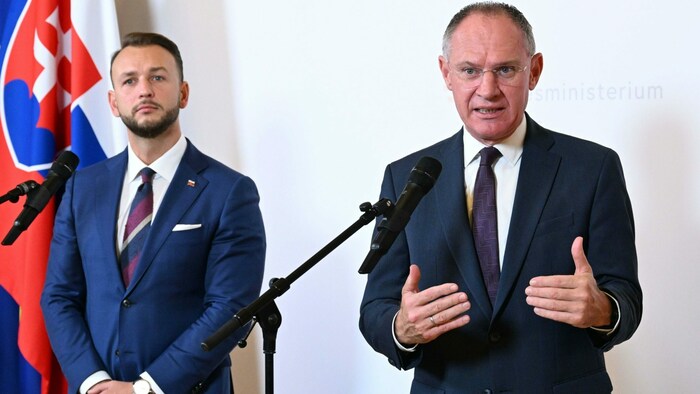Der slowakische Innenminister Matúš Šutaj Eštok (li.) und Innenminister Gerhard Karner (ÖVP) am ...