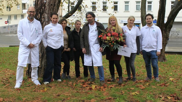 Ärzte, Kaufleute und Apotheker in der Wiener Krottenbachstraße fragen sich, wie Patienten und Kunden nun zu ihnen kommen sollen. (Bild: Doskar)