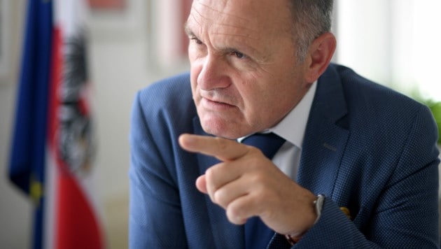 Wolfgang Sobotka will als Nationalratspräsident nicht zurücktreten. (Bild: APA/ROLAND SCHLAGER)