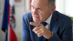 Wolfgang Sobotka will als Nationalratspräsident nicht zurücktreten. (Bild: APA/ROLAND SCHLAGER)