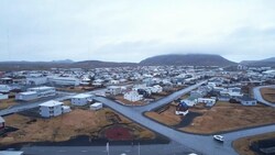 Auf Island sind wegen zahlreichen Erdbeben in der vergangenen Woche im Küstenort Grindavík (Bild) Dutzende Gebäude zerstört worden. (Bild: kameraOne)