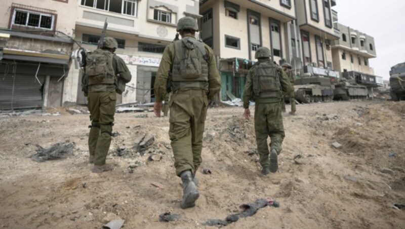 Israelische Soldaten im Gazastreifen (Bild: AP)