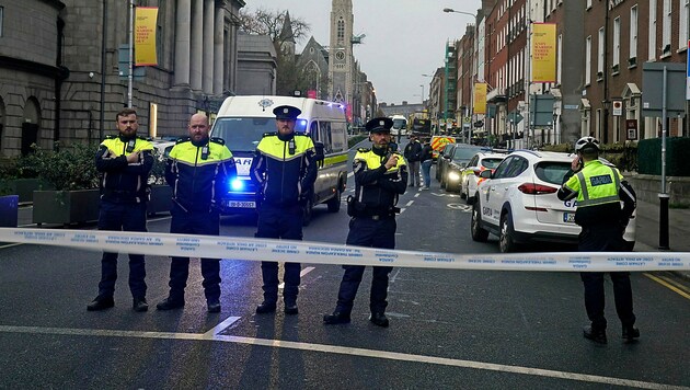 Die Polizei konnte den Angreifer rasch verhaften. (Bild: AP)